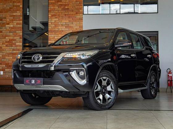 TOYOTA HILUX SW4 2.8 SRX DIAMOND 4X4 7 LUGARES 16V TURBO INTERCOOLER DIESEL 4P AUTOMÁTICO TOYOTA HILUX SW4 2.8 SRX DIAMOND 4X4 7 LUGARES 16V TURBO INTERCOOLER DIESEL 4P AUTOMÁTICO